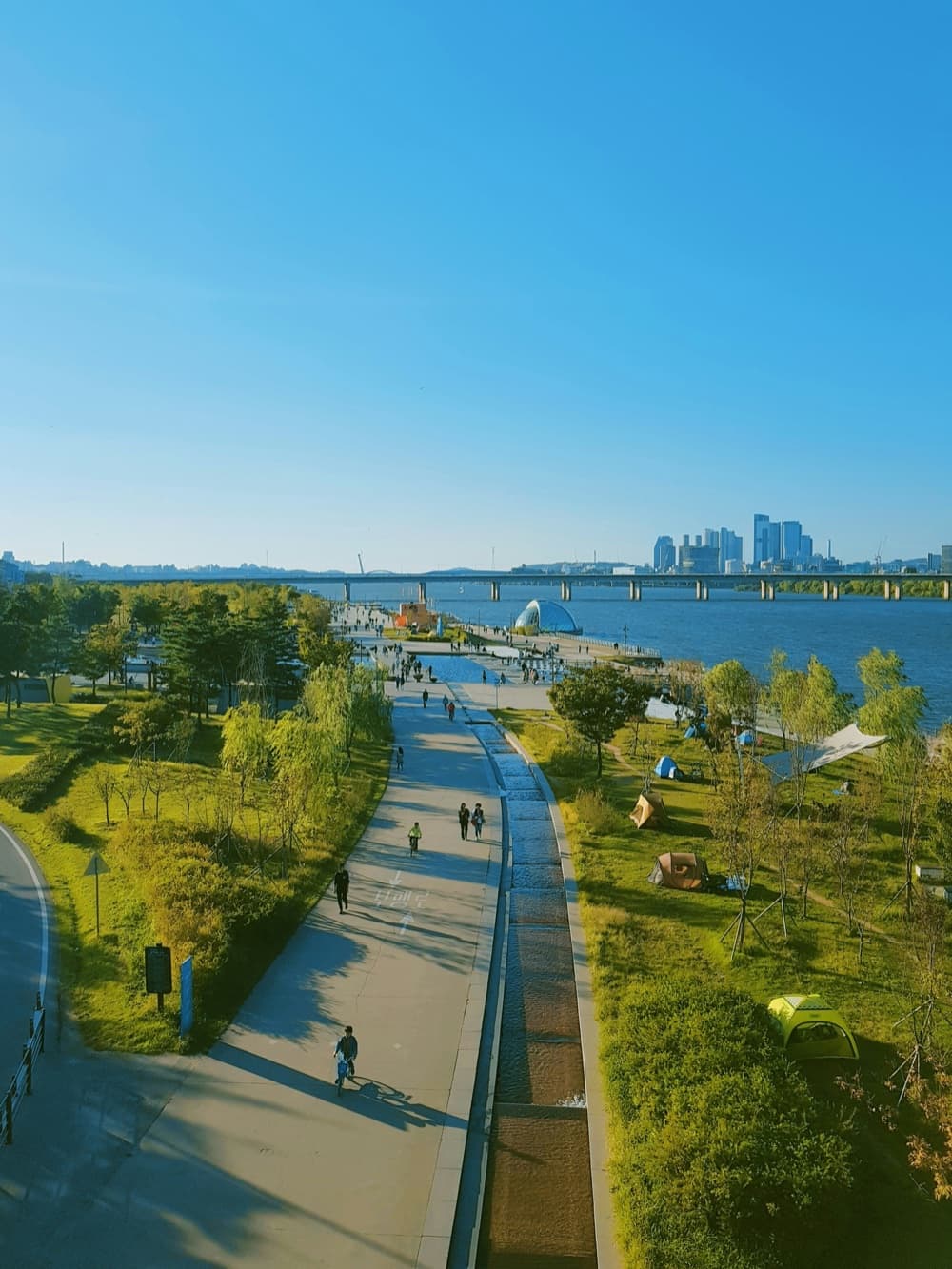 Hangang park aerial view on a sunny day