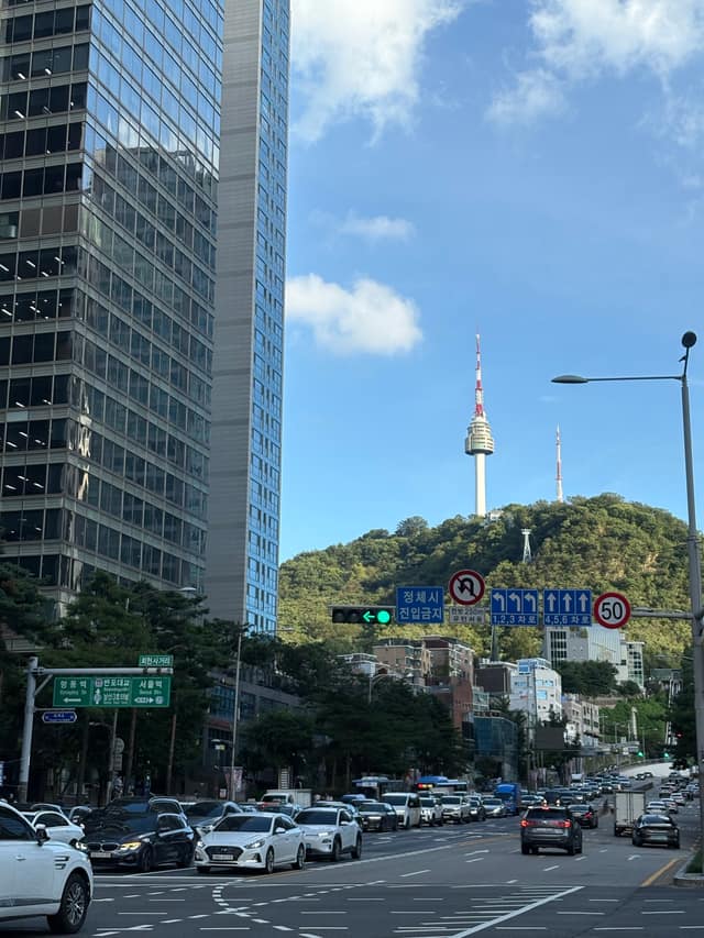 A walk through central Seoul, from Namsan to Cheonggyecheon