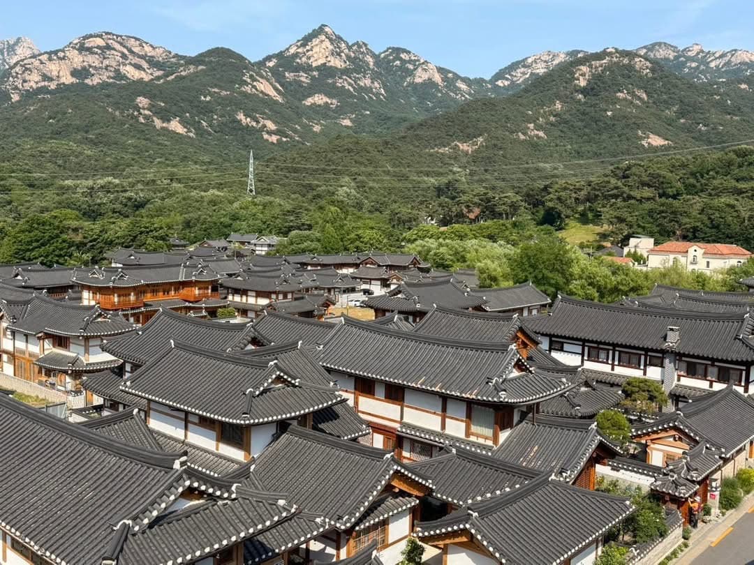 Bukhansan Hanok Village and Mountain Trail Retreat