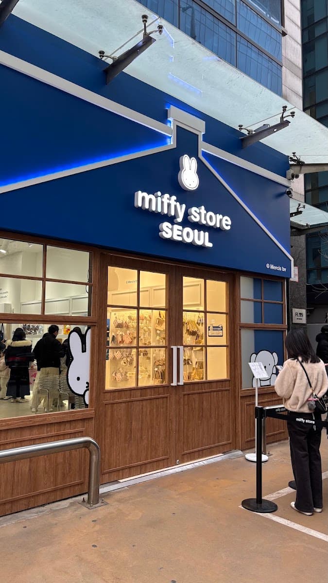 Character Goods & K-Fashion Shopping in Seongsu