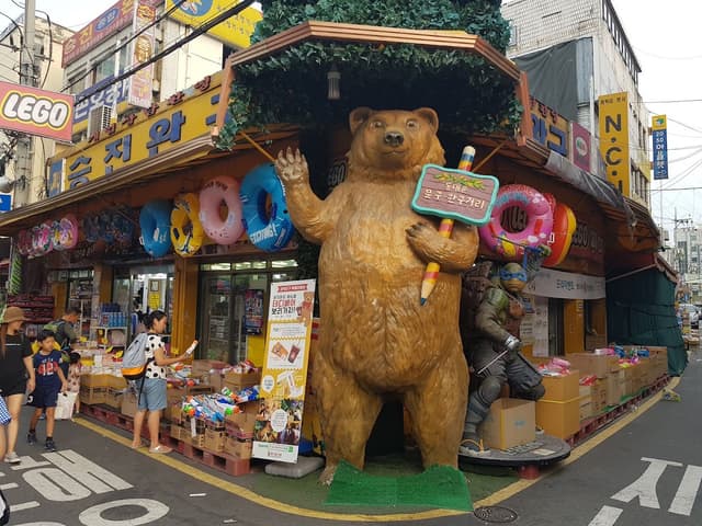 Dongmyo Vintage Finds and Changsin-dong Toy Shops