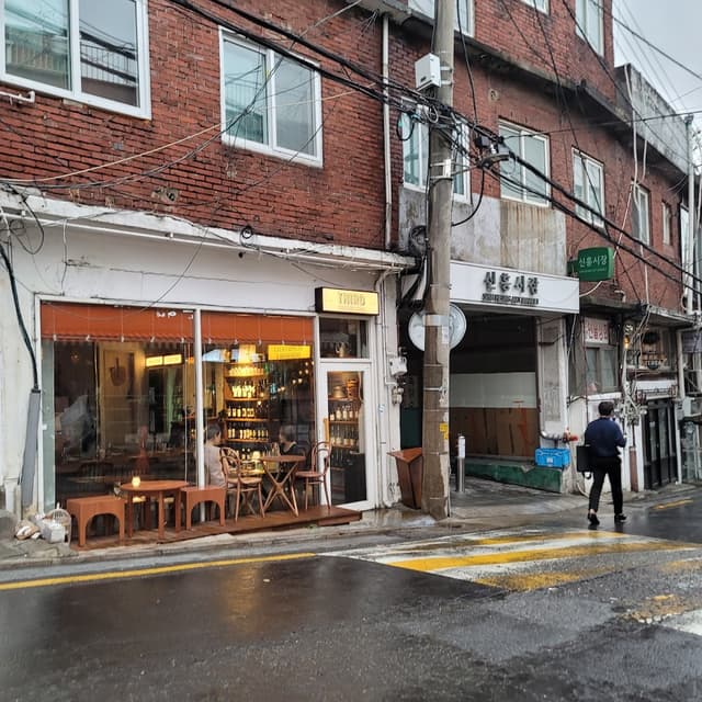 Haebangchon’s Shinheung Market and Cafe Typewriter